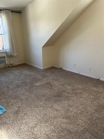 7 Floyd Place, East Norwich, NY 11732