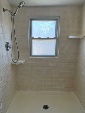 7 Floyd Place, East Norwich, NY 11732