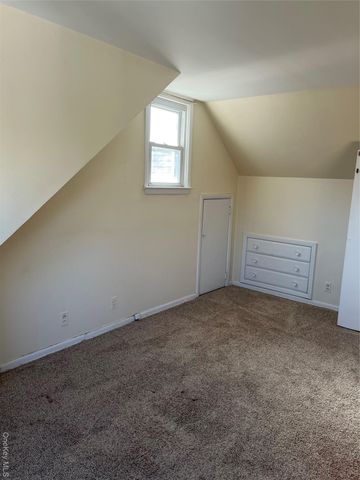 7 Floyd Place, East Norwich, NY 11732