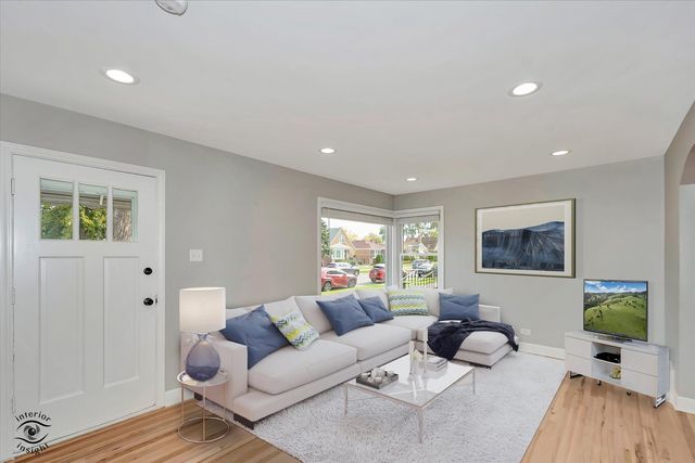 5230 S Hamlin Avenue, Chicago, IL 60632