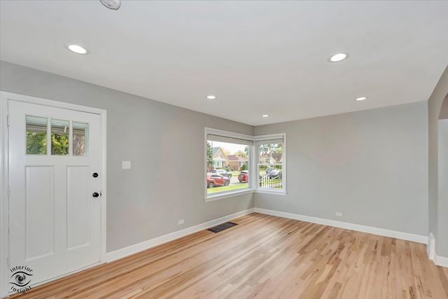 5230 S Hamlin Avenue, Chicago, IL 60632