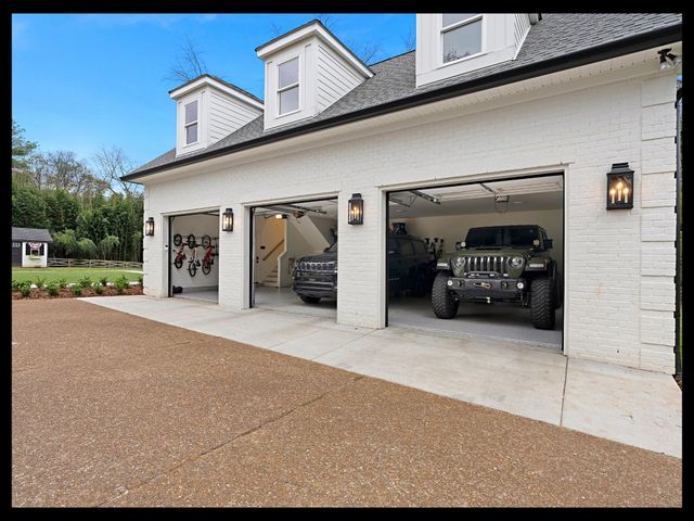 202 Deerfield Ln, Franklin, TN 37069