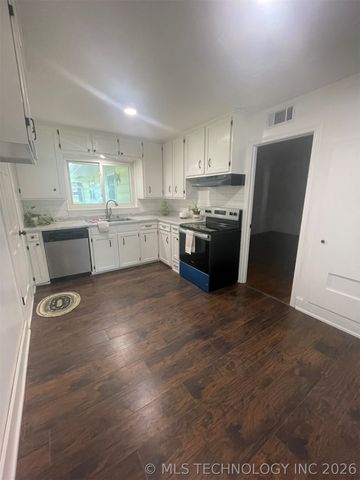 618 SE Wilshire Avenue, Bartlesville, OK 74006