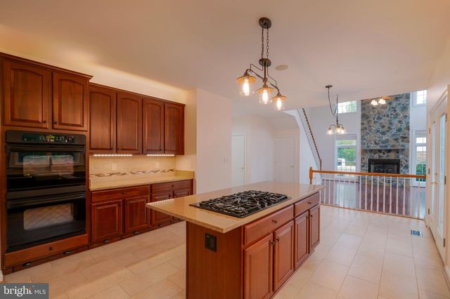 8038 HOLLAND RD, Alexandria, VA 22306