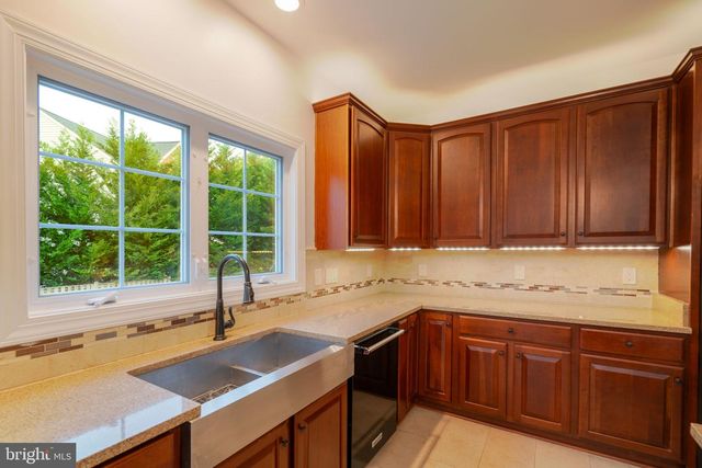 8038 HOLLAND RD, Alexandria, VA 22306