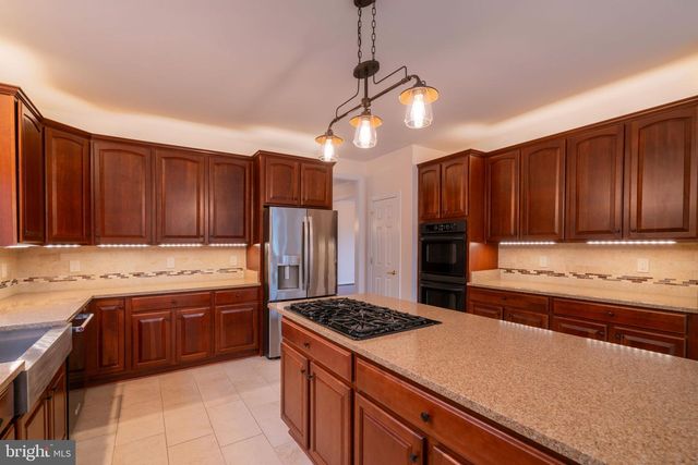 8038 HOLLAND RD, Alexandria, VA 22306