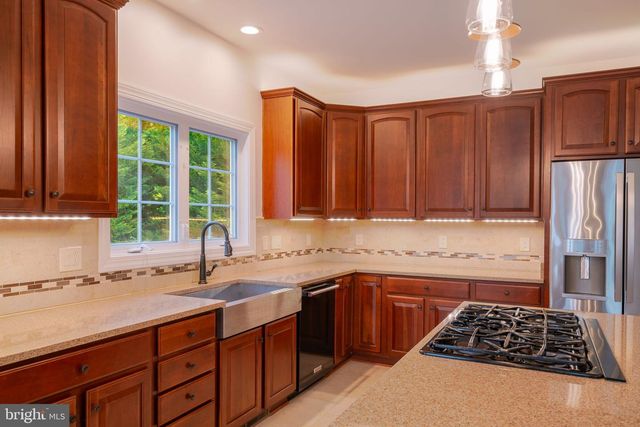 8038 HOLLAND RD, Alexandria, VA 22306