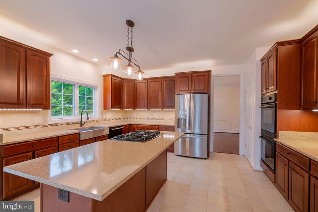 8038 HOLLAND RD, Alexandria, VA 22306