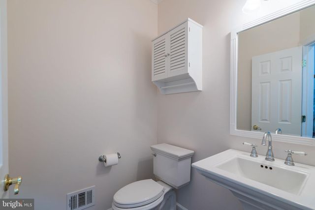 8038 HOLLAND RD, Alexandria, VA 22306