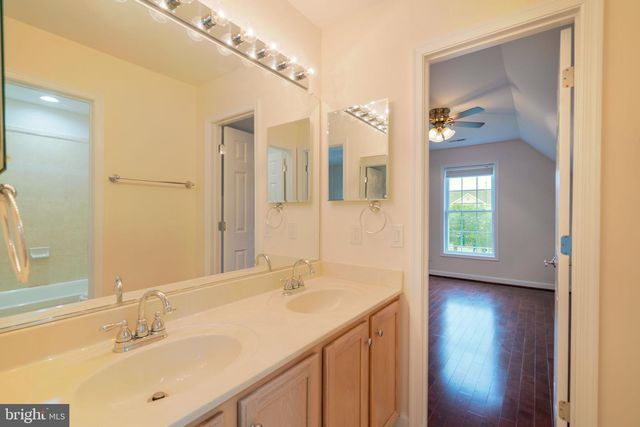8038 HOLLAND RD, Alexandria, VA 22306