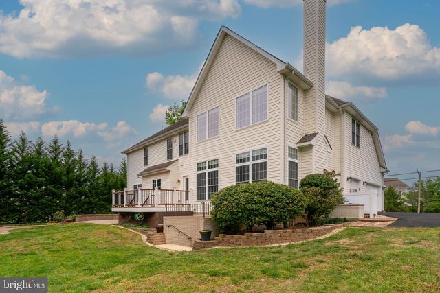 8038 HOLLAND RD, Alexandria, VA 22306