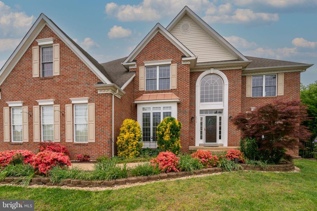 8038 HOLLAND RD, Alexandria, VA 22306