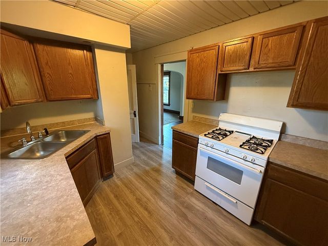 1033 Olive Avenue NE, Warren, OH 44483