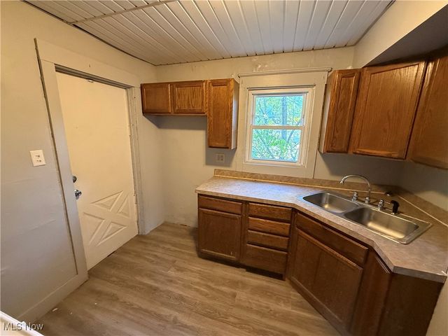 1033 Olive Avenue NE, Warren, OH 44483