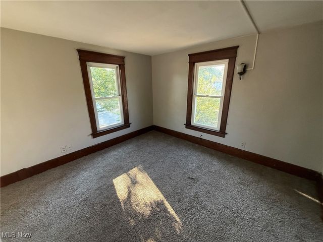 1033 Olive Avenue NE, Warren, OH 44483