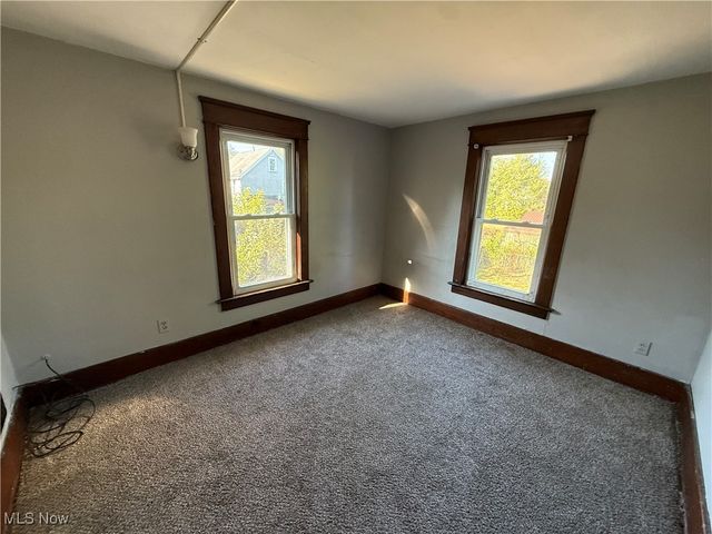 1033 Olive Avenue NE, Warren, OH 44483