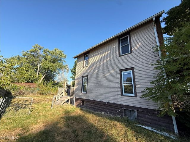 1033 Olive Avenue NE, Warren, OH 44483