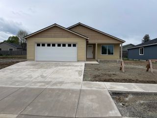 2473 Brady Way, Medford, OR 97501