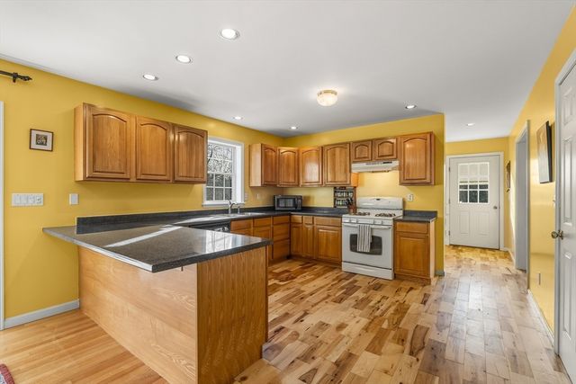 303 School St, Acton, MA 01720