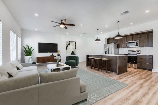 408 Dr Martin Luther King Jr Boulevard 103, Waxahachie, TX 75165