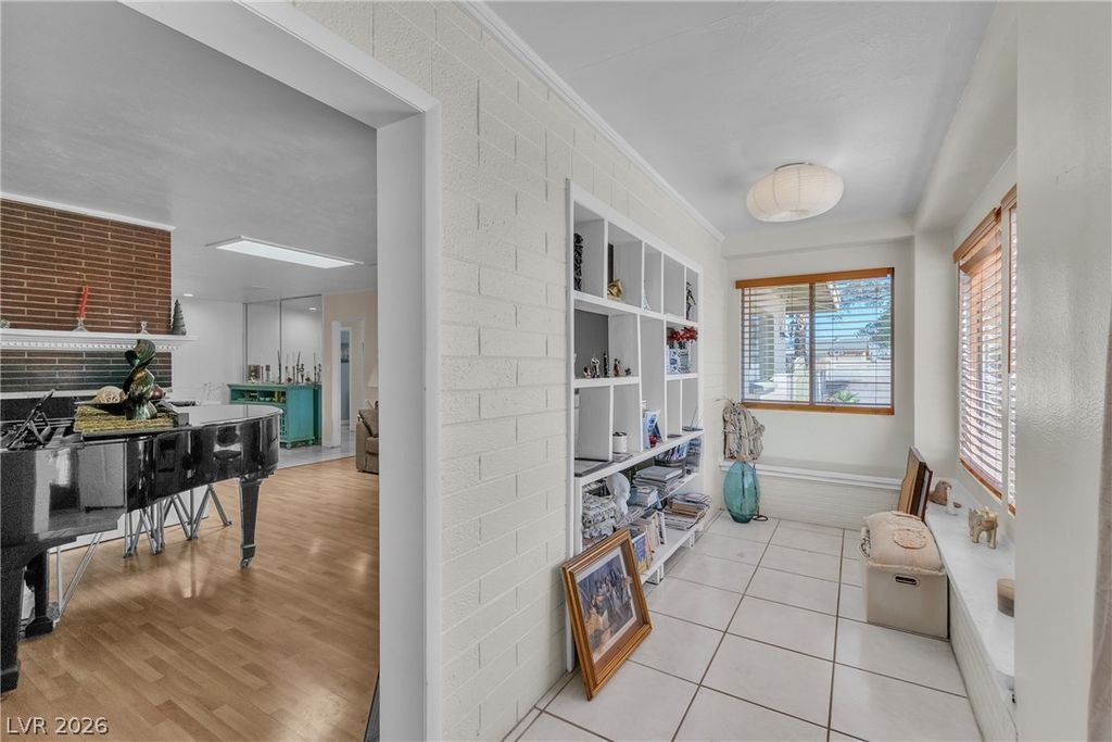 1567 Shadow Mountain Place, Las Vegas, NV 89108 — photo 5