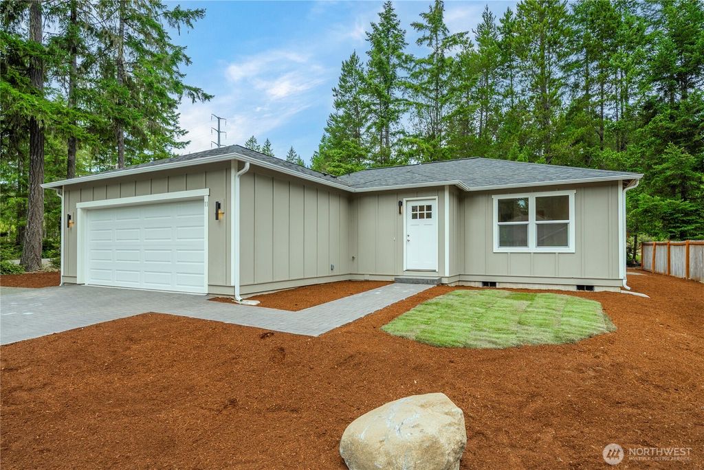 11 E Flaggwood Lane, Union, WA 98592
