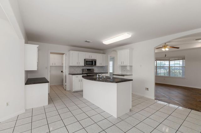 1812 Settlers Court Drive, Sealy, TX 77474