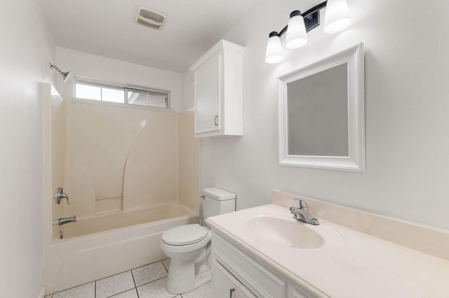 1812 Settlers Court Drive, Sealy, TX 77474