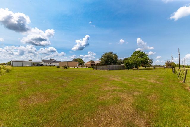 1812 Settlers Court Drive, Sealy, TX 77474