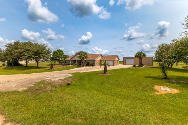 1812 Settlers Court Drive, Sealy, TX 77474