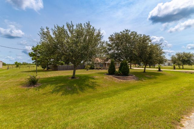 1812 Settlers Court Drive, Sealy, TX 77474