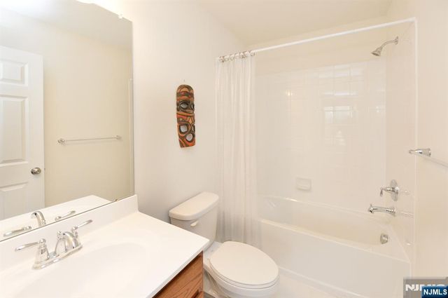 27 Winfield Drive 903, Woodcliff Lake, NJ 07677