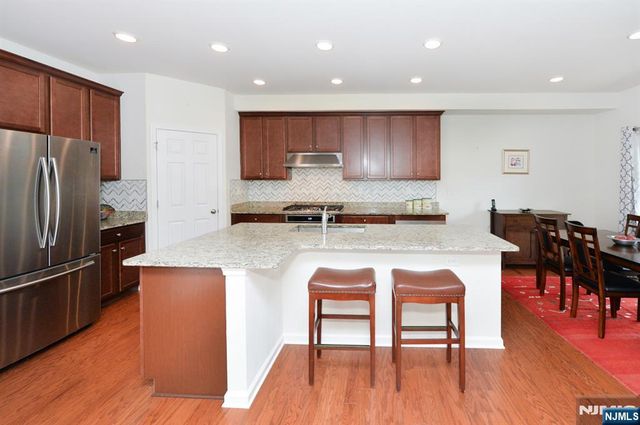 27 Winfield Drive 903, Woodcliff Lake, NJ 07677