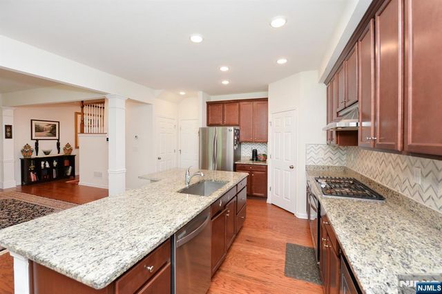 27 Winfield Drive 903, Woodcliff Lake, NJ 07677