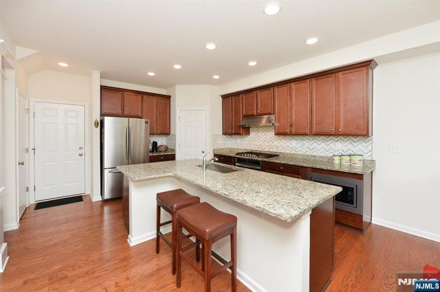 27 Winfield Drive 903, Woodcliff Lake, NJ 07677