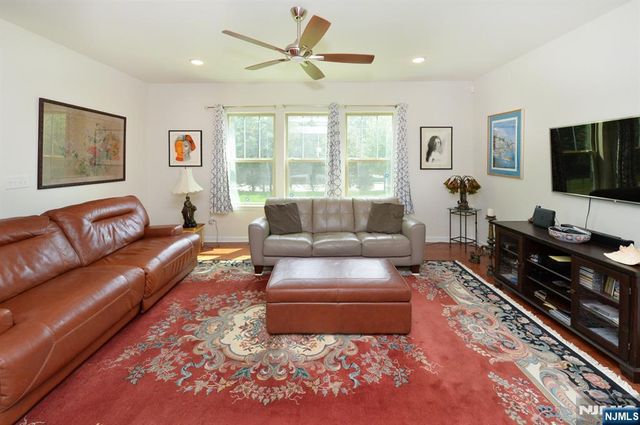 27 Winfield Drive 903, Woodcliff Lake, NJ 07677