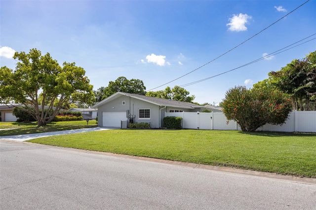 2396 MANGRUM DR, Dunedin, FL 34698