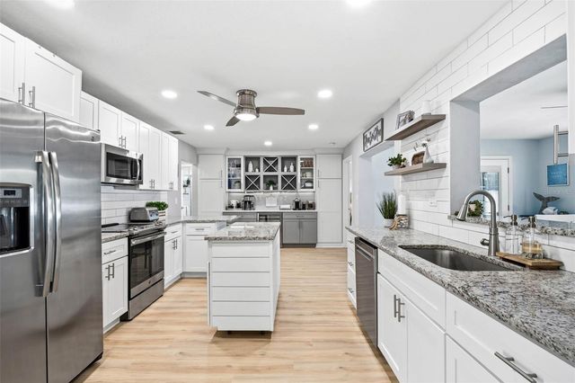 2396 MANGRUM DR, Dunedin, FL 34698