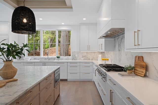 102 Compo Road South, Westport, CT 06880