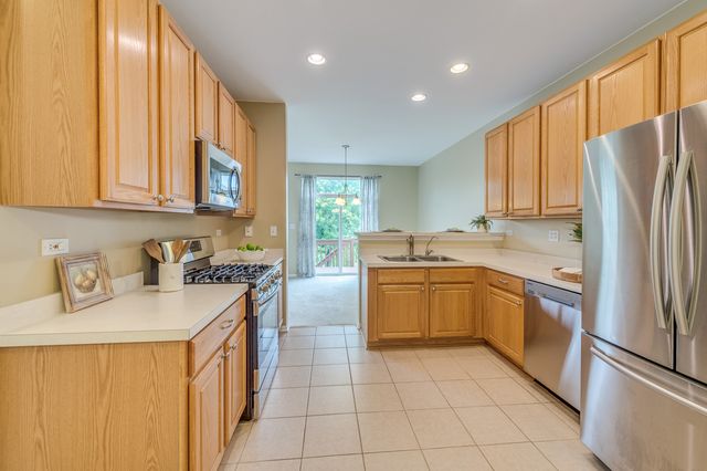 321 Grand Ridge Road 321, St. Charles, IL 60175