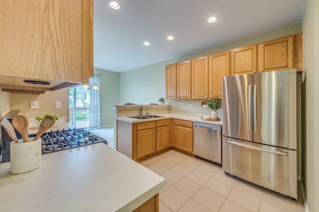 321 Grand Ridge Road 321, St. Charles, IL 60175