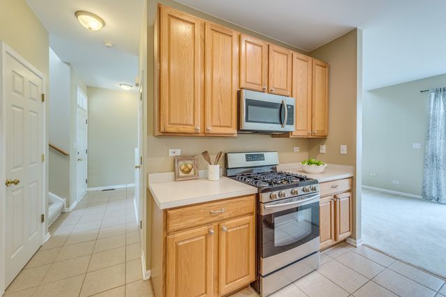 321 Grand Ridge Road 321, St. Charles, IL 60175