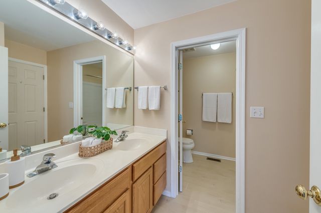 321 Grand Ridge Road 321, St. Charles, IL 60175
