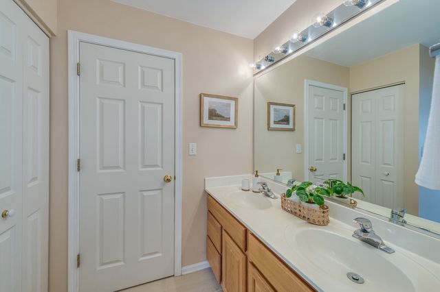 321 Grand Ridge Road 321, St. Charles, IL 60175
