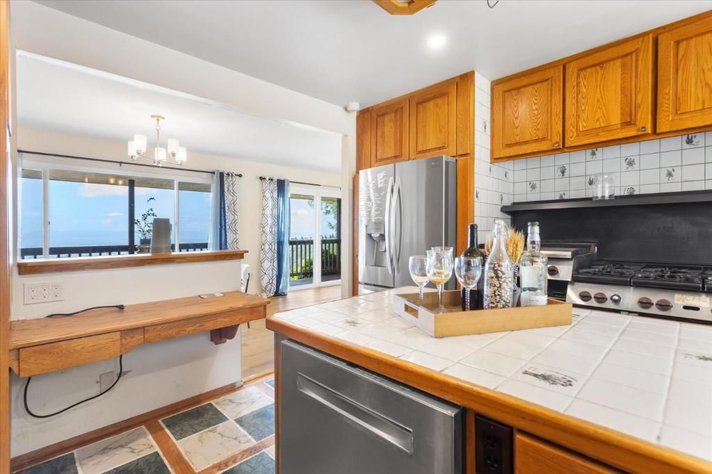 Image 14 of property listing at 13901 Skyline Boulevard, Oakland, CA 94619