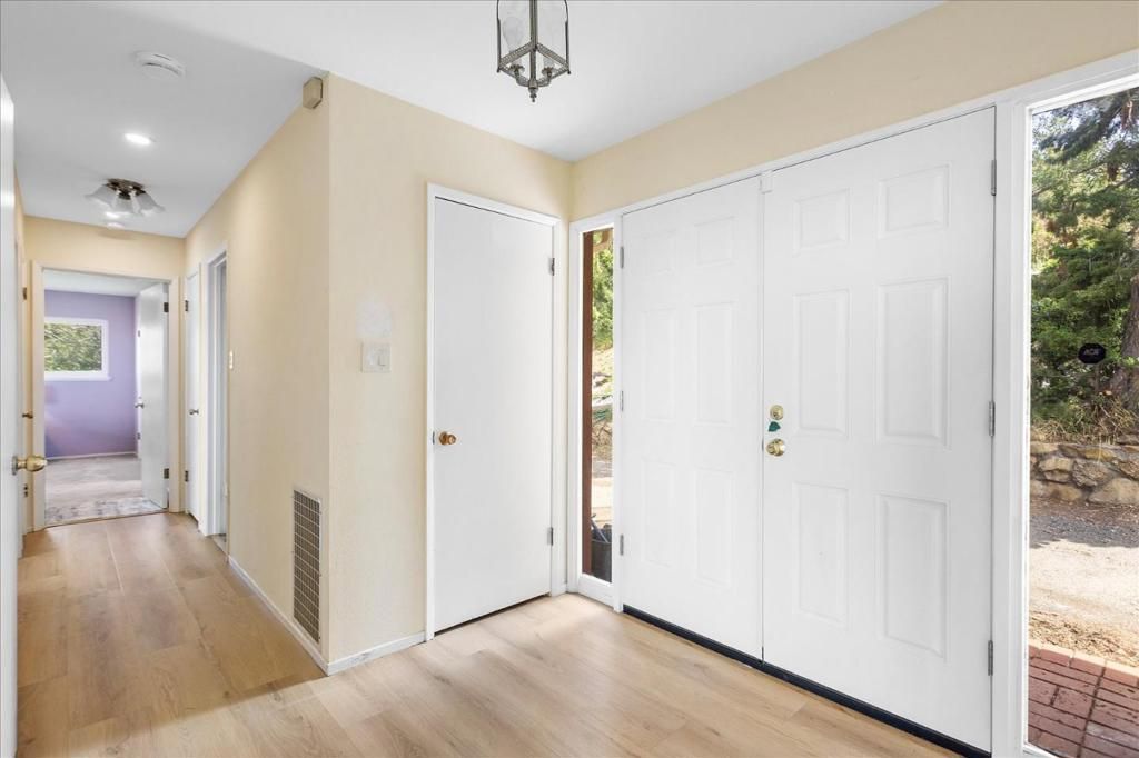 Image 15 of property listing at 13901 Skyline Boulevard, Oakland, CA 94619