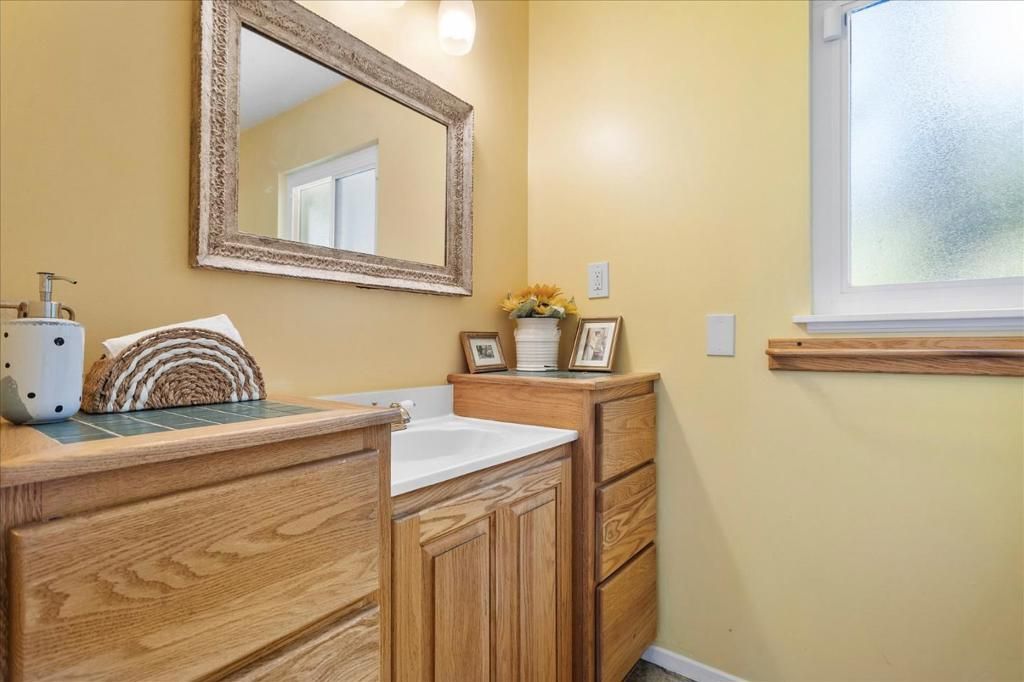 Image 22 of property listing at 13901 Skyline Boulevard, Oakland, CA 94619