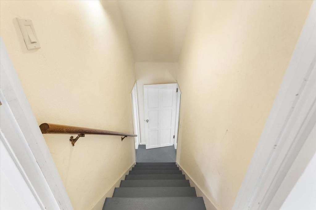 Image 27 of property listing at 13901 Skyline Boulevard, Oakland, CA 94619