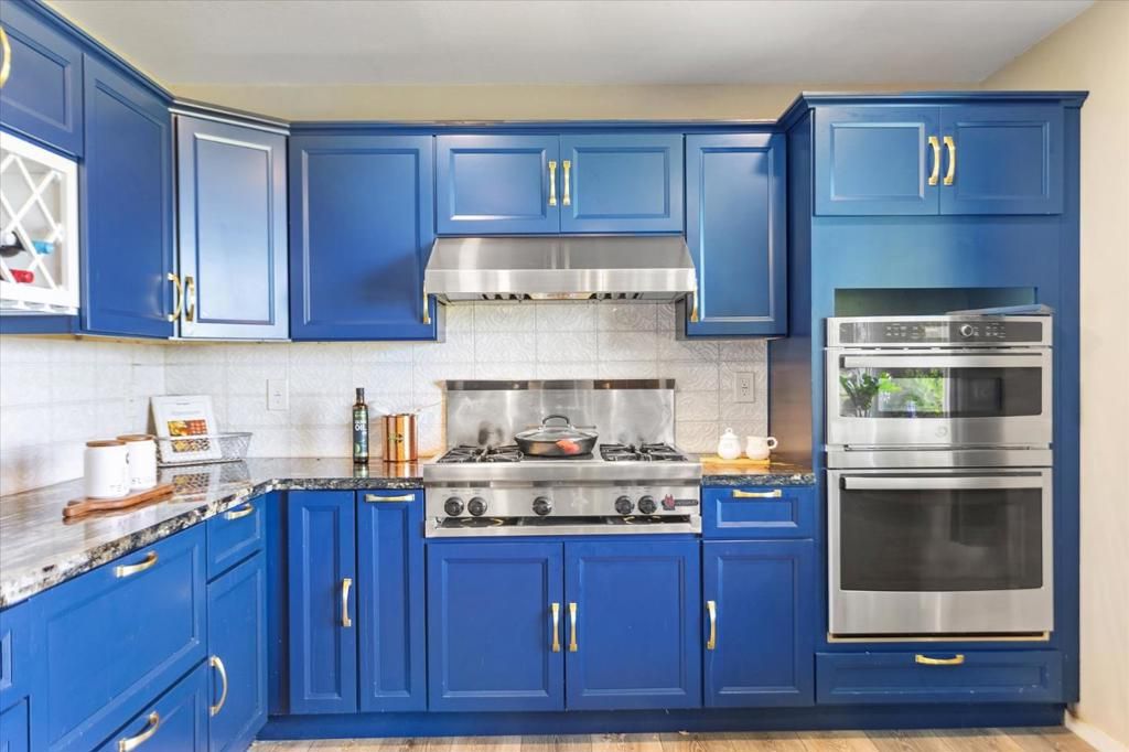 Image 32 of property listing at 13901 Skyline Boulevard, Oakland, CA 94619