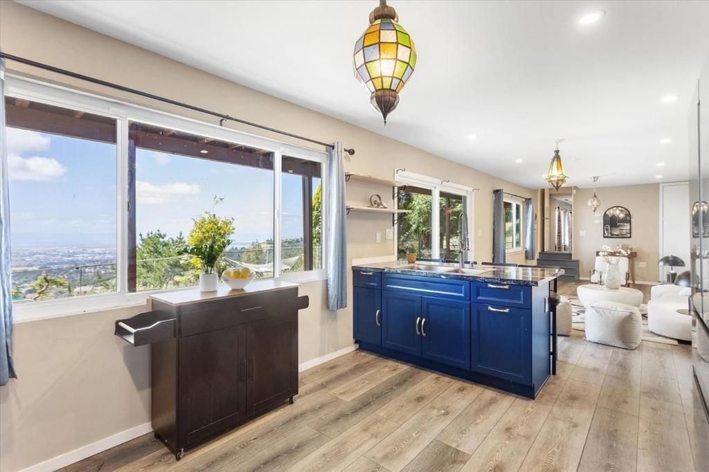 Image 34 of property listing at 13901 Skyline Boulevard, Oakland, CA 94619